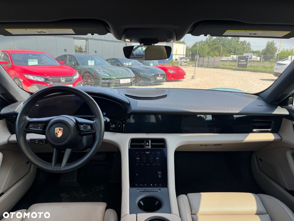 Porsche Taycan - 13