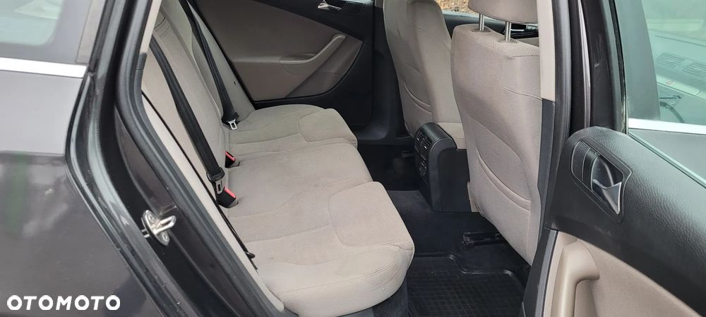 Volkswagen Passat - 9