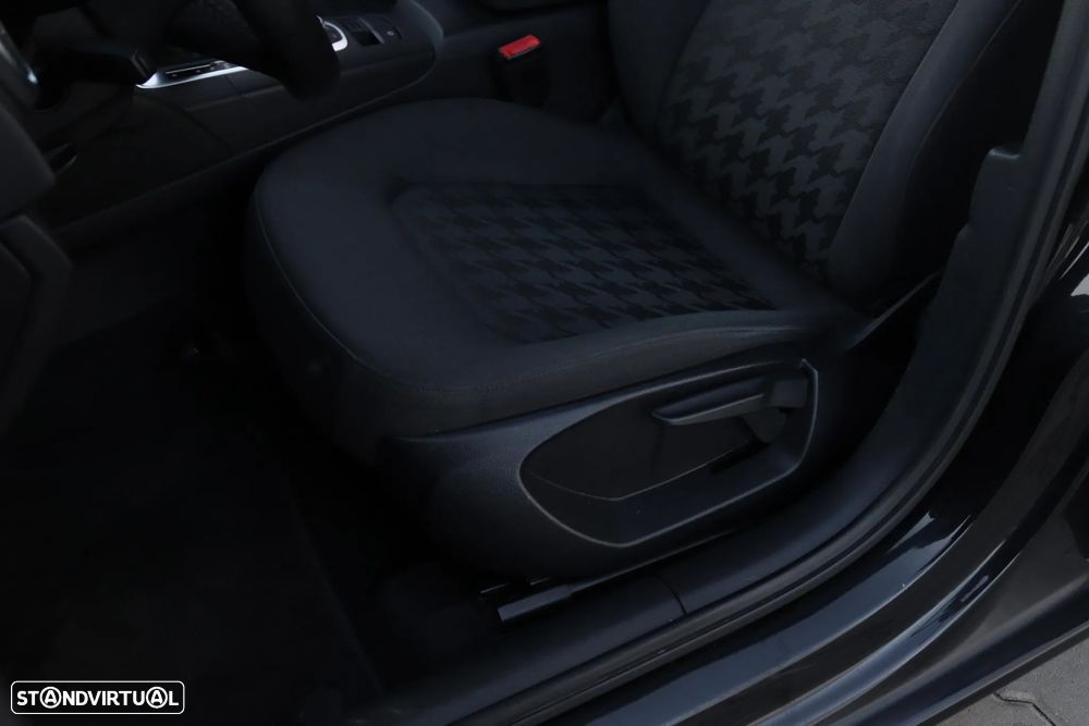 Audi A3 Sportback 1.6 TDI Advance S tronic - 30