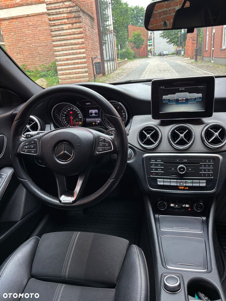 Mercedes-Benz CLA 180 7G-DCT AMG Line - 20