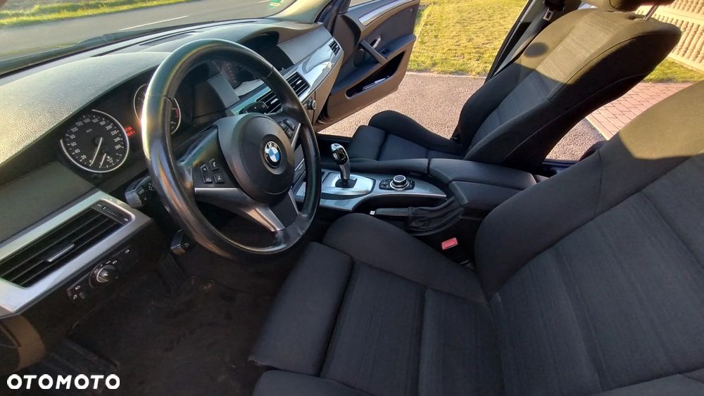 BMW Seria 5 520d Touring - 13