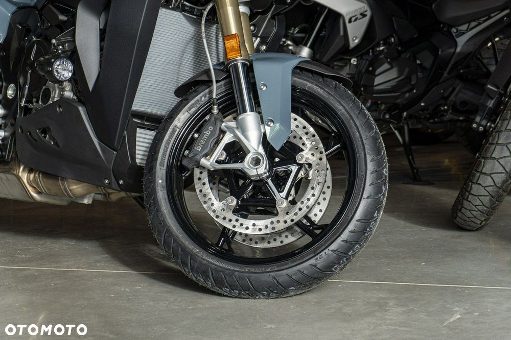 BMW XR - 9