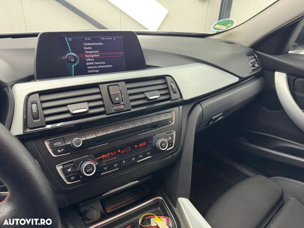 BMW Seria 3 320d Aut. Sport Line - 22