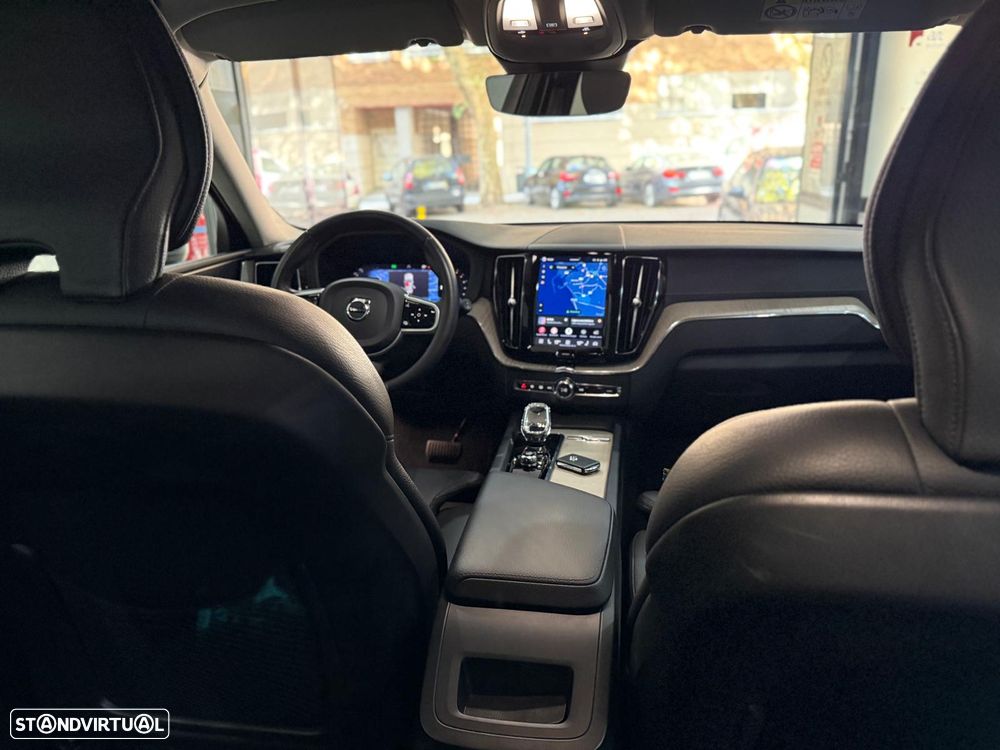 Volvo XC 60 2.0 B4 Plus Bright - 24