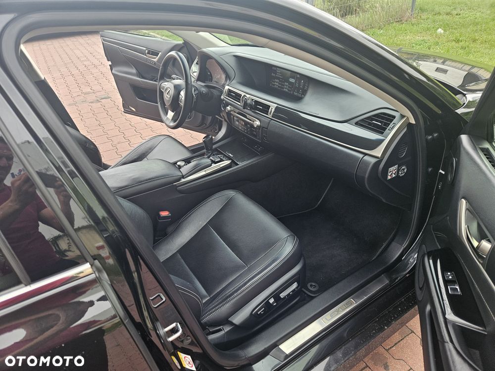 Lexus GS 300h - 11