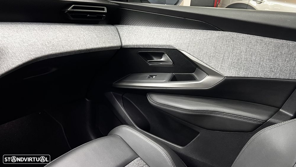 Peugeot 5008 1.2 Hybrid Allure e-DCS6 - 54