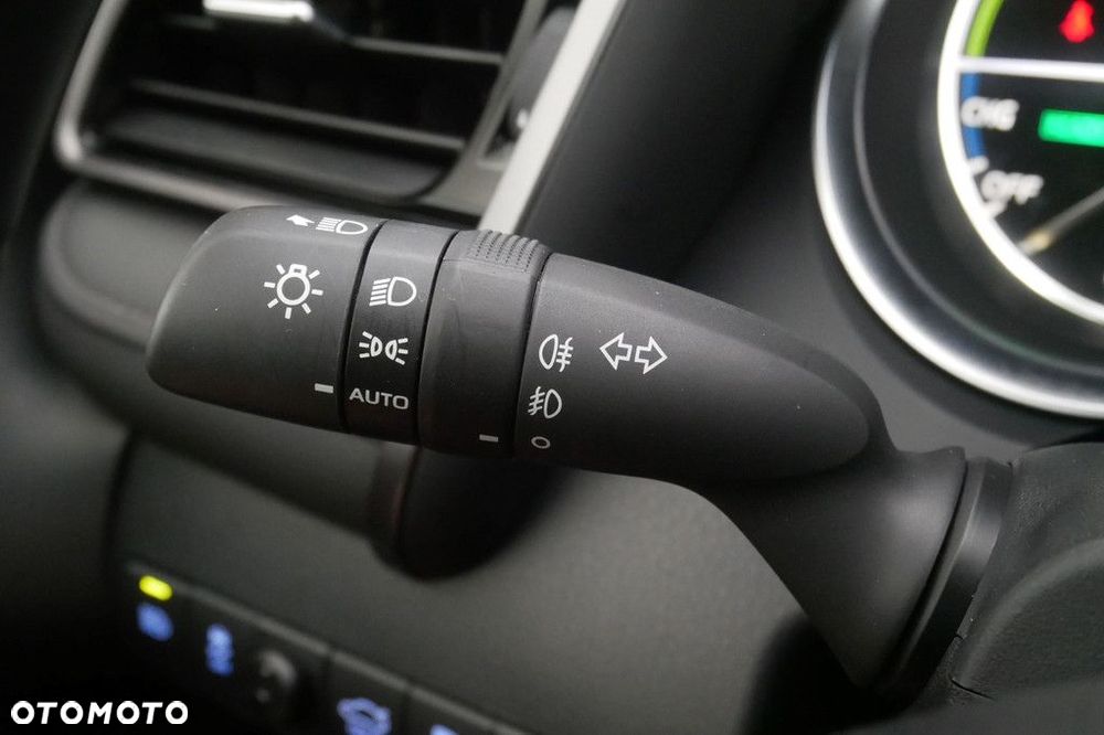 Toyota Camry 2.5 Hybrid Comfort CVT - 25