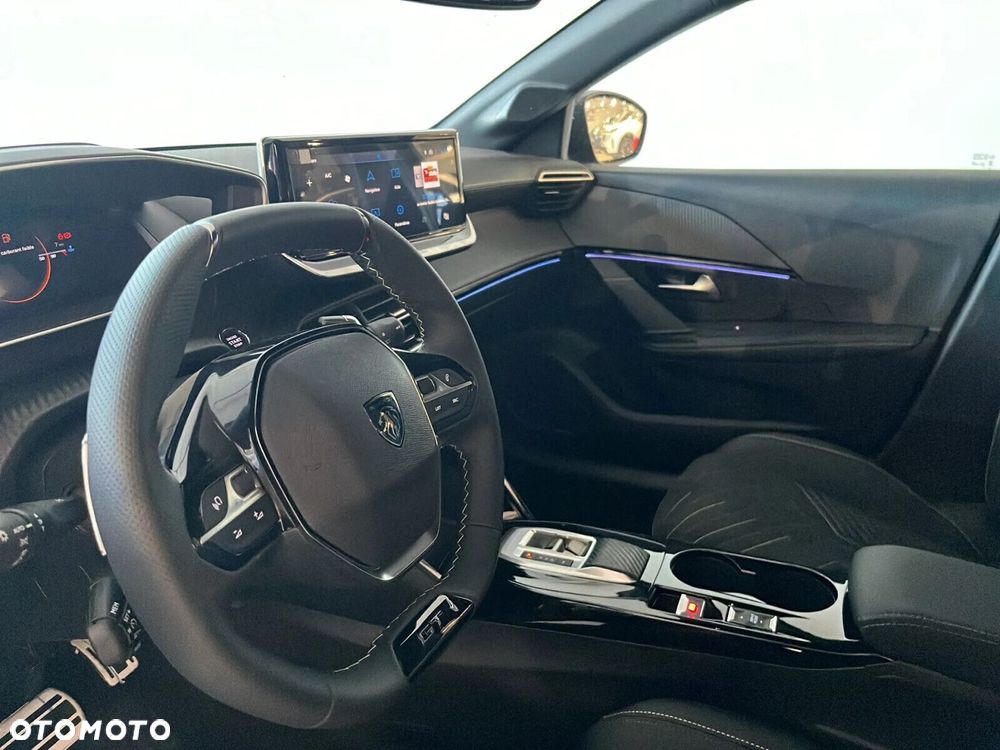 Peugeot 208 - 10