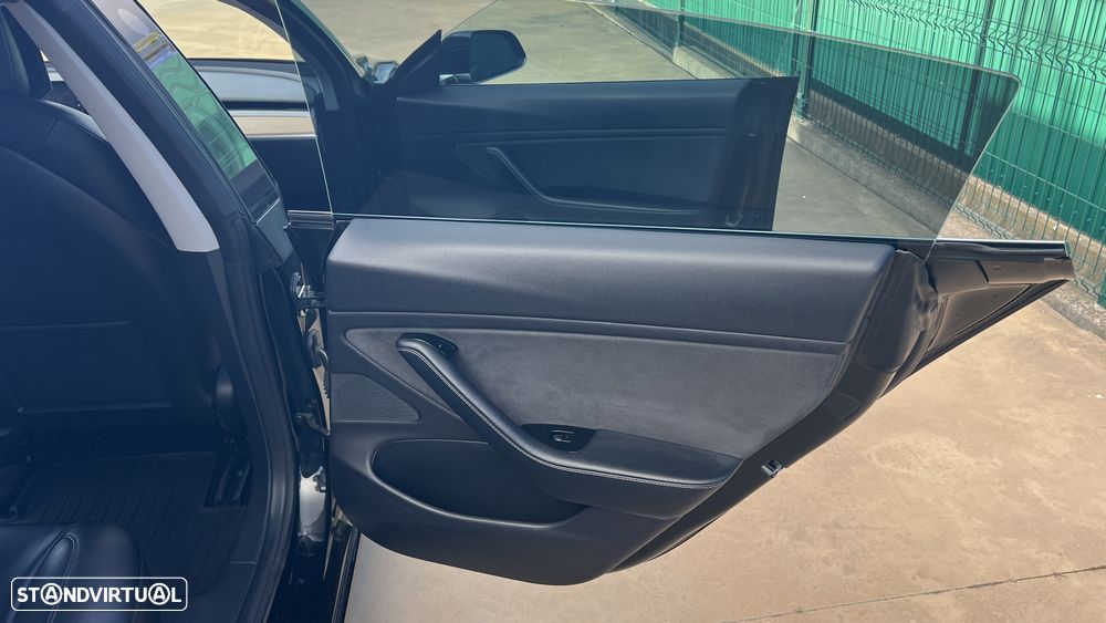 Tesla Model 3 Long-Range Dual Motor AWD - 33