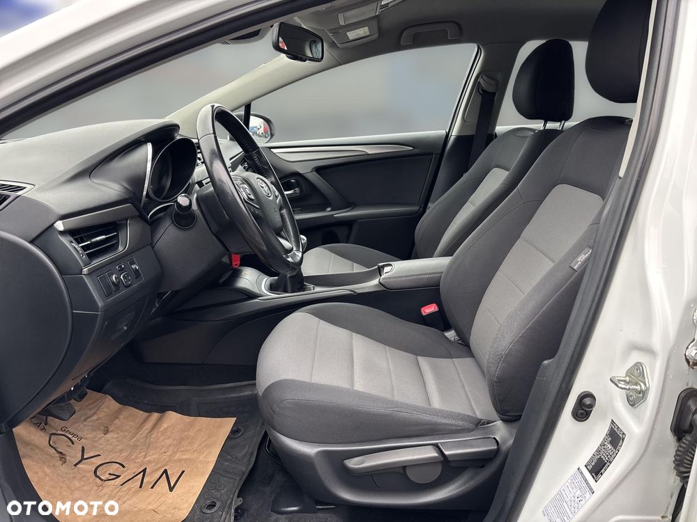 Toyota Avensis 1.8 Active - 12
