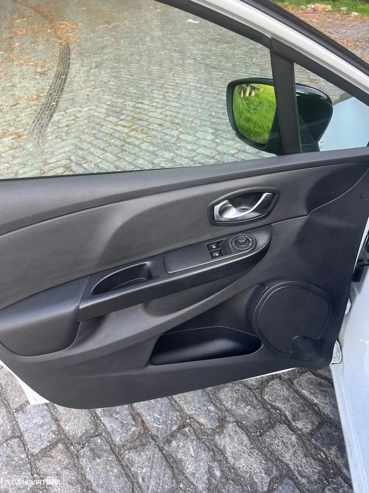 Renault Clio - 8