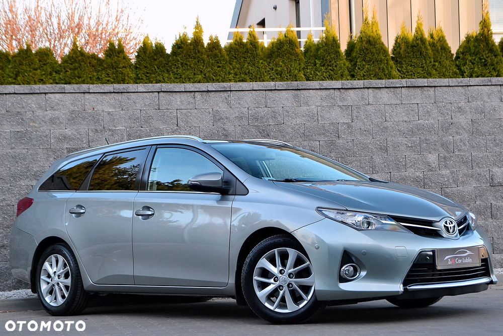 Toyota Auris 1.4 D-4D Premium - 2