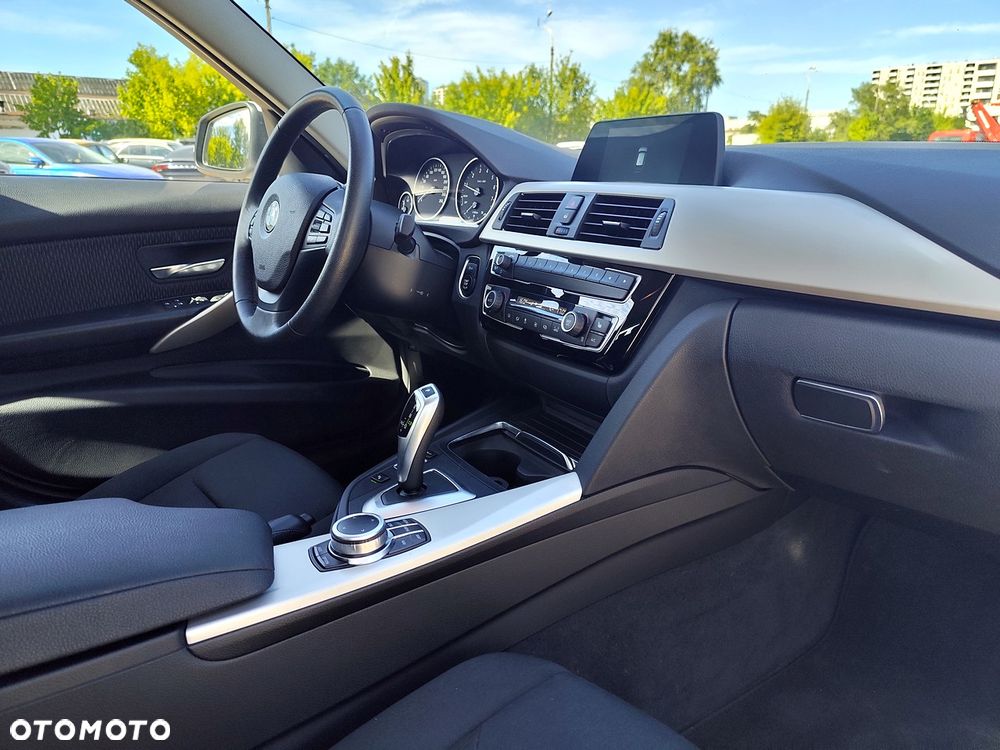 BMW Seria 3 318i GPF Advantage - 11