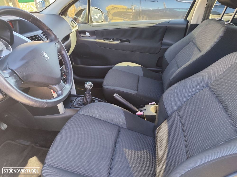 Peugeot 207 1.4 16V Trendy - 10