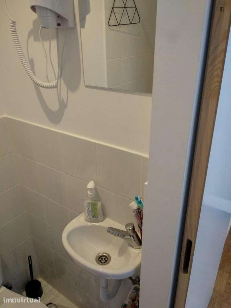 Quarto - localizado em Paranhos Porto - Grande imagem: 3/9