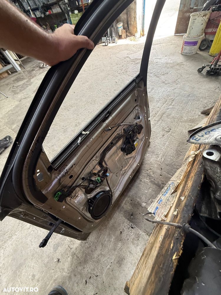 Usa dreapta fata VOLVO V70 an 2008-2016 cu mici defecte - 5