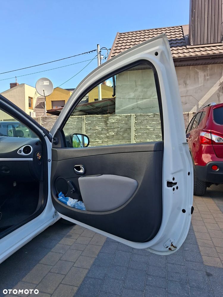 Renault Clio 1.2 16V Alize - 8