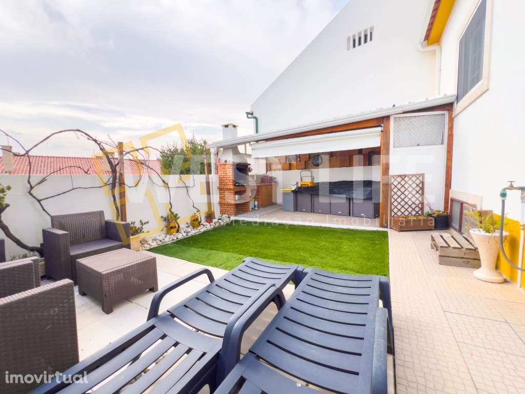 Moradia T3 com jardim, churrasqueira e logradouro - a apenas 3 minu... - Grande imagem: 2/30