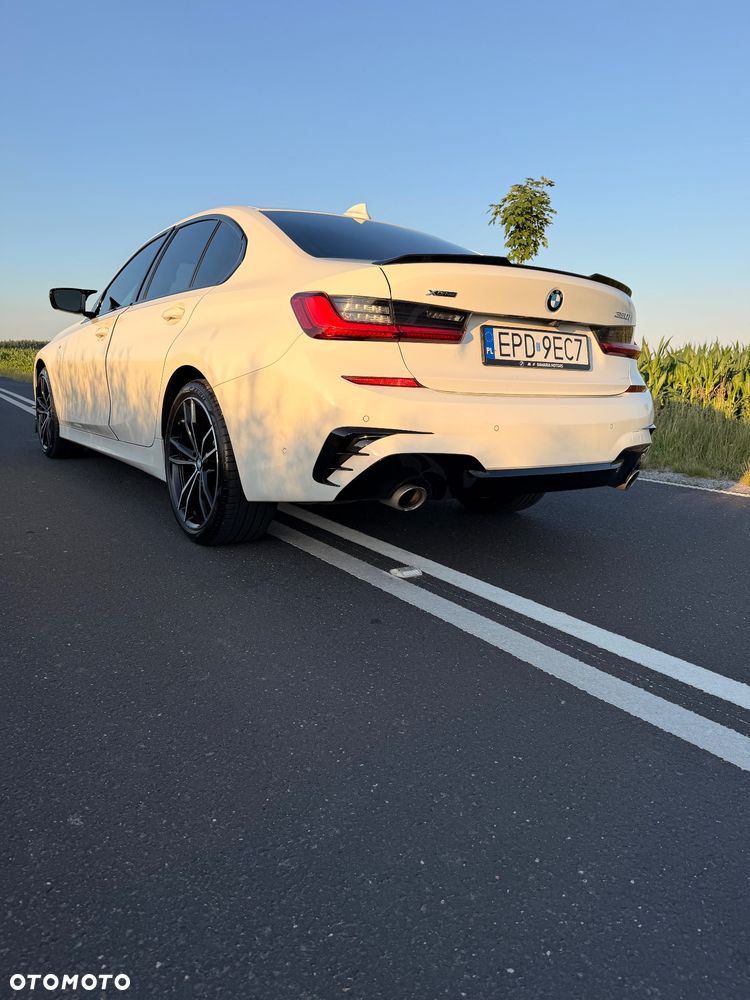 BMW Seria 3 330i xDrive M Sport - 4