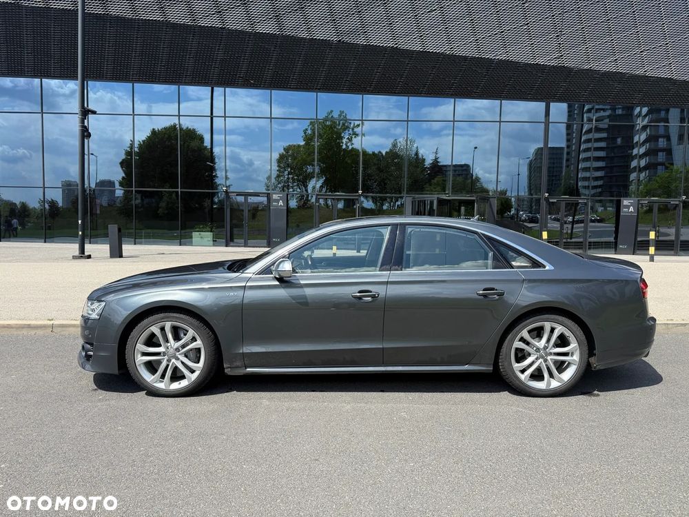 Audi S8 - 2