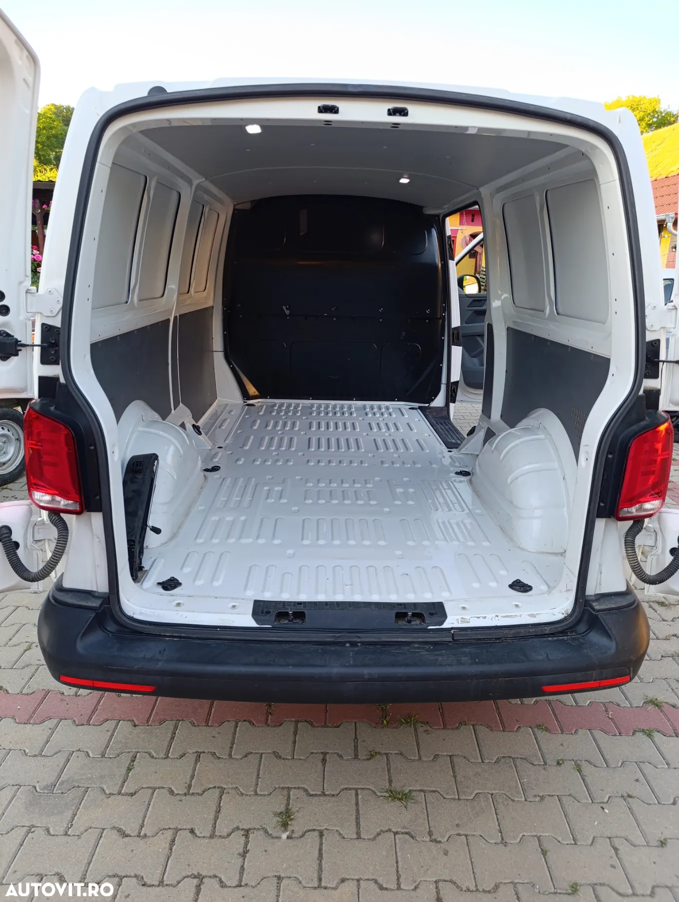 Volkswagen Transporter - 11