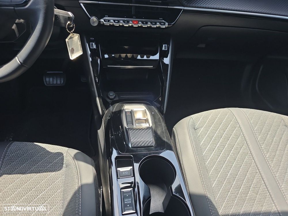 Peugeot 2008 1.2 Hybrid Allure e-DCS6 - 11