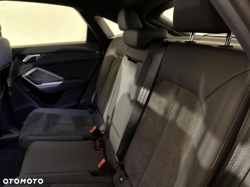 Audi Q3 - 18