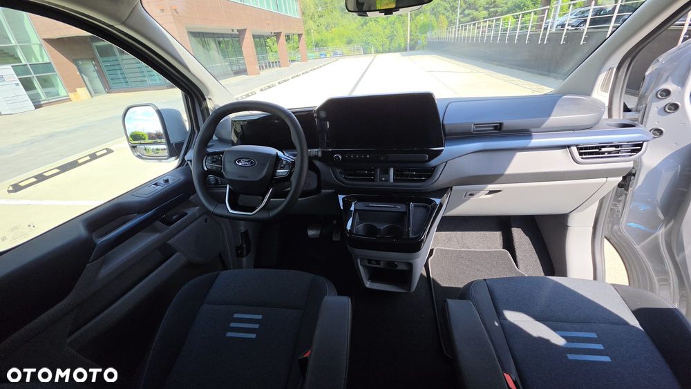 Ford Tourneo Custom - 20