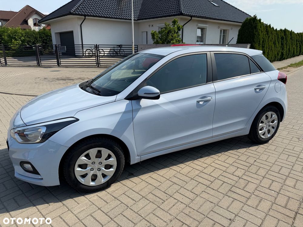 Hyundai i20 blue 1.2 YES - 11