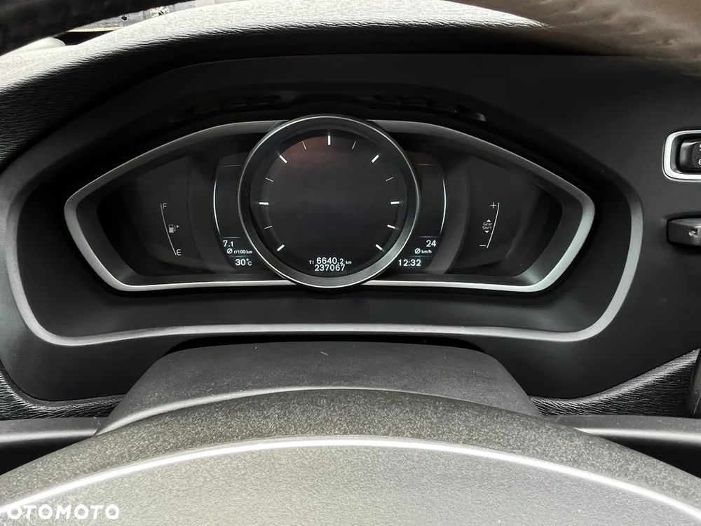 Volvo V40 D4 Summum - 26