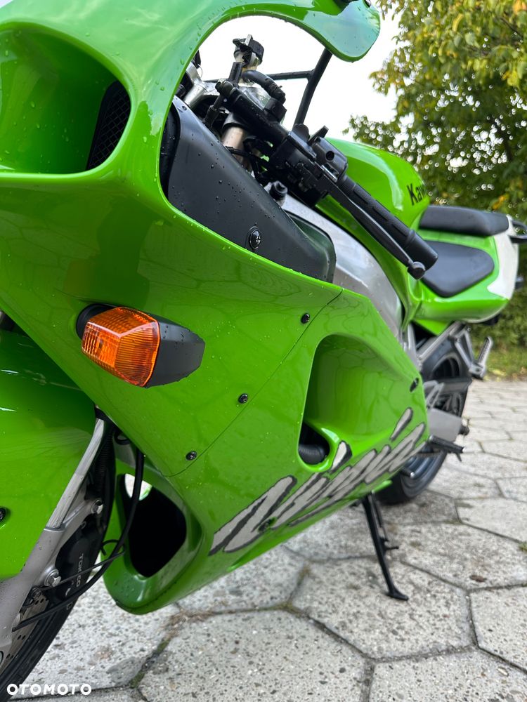 Kawasaki ZXR - 17