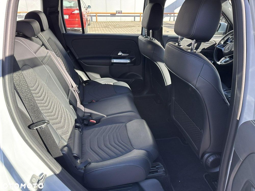 Mercedes-Benz EQB - 16