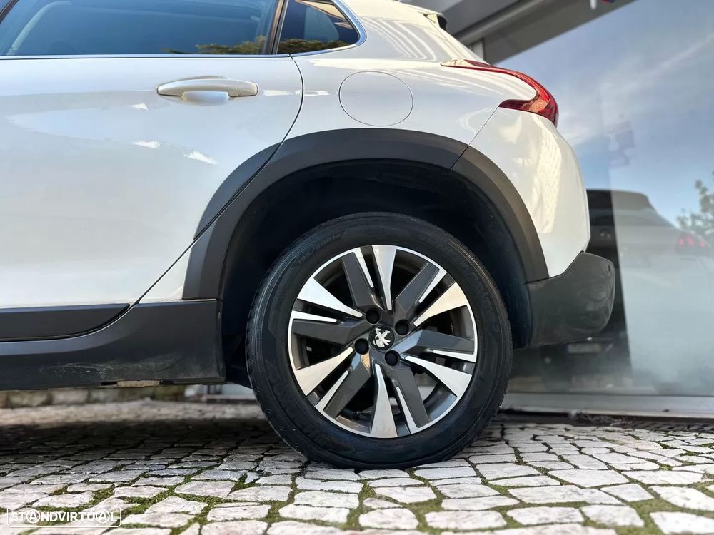 Peugeot 2008 1.2 PureTech Allure EAT6 - 3