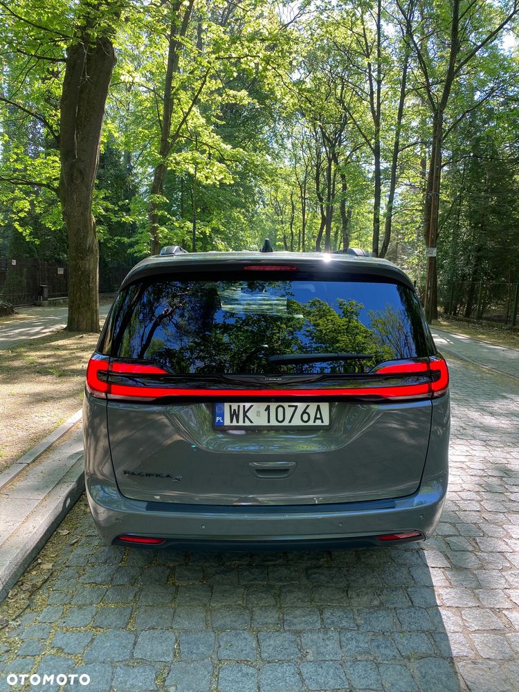 Chrysler Pacifica - 3