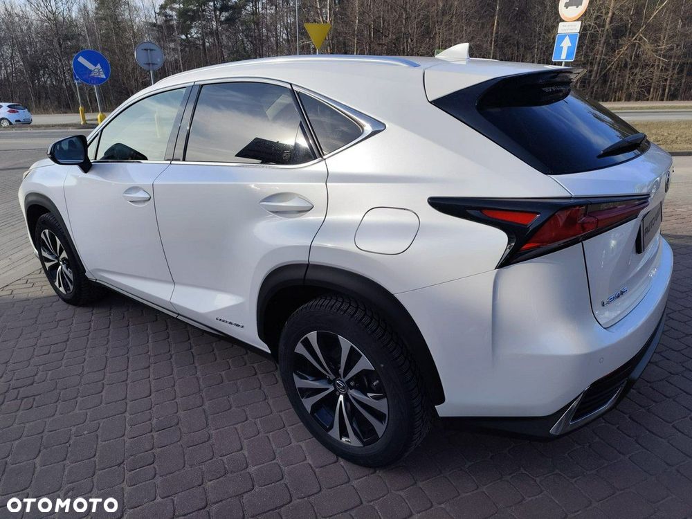 Lexus NX 300h F Impression AWD - 8