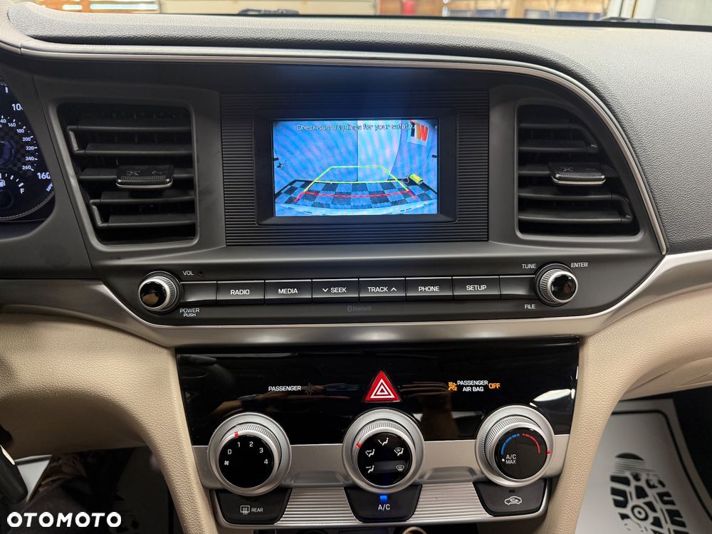 Hyundai Elantra - 13