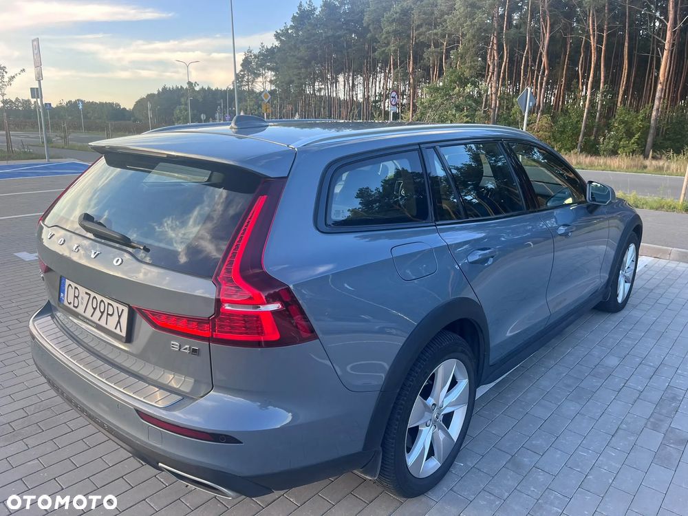 Volvo V60 B4 D Momentum Pro - 4