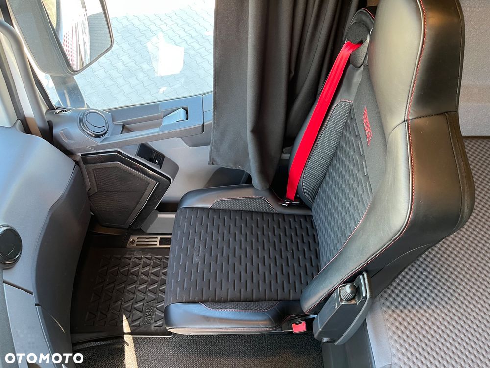 Renault T520 High Sleeper Cab - 9