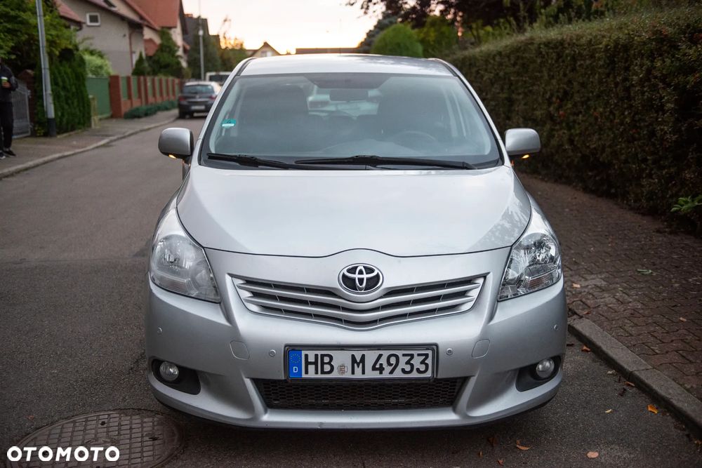 Toyota Verso 1.8 7-Sitzer Executive - 2