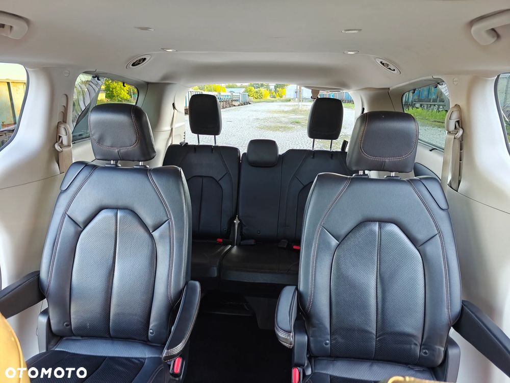 Chrysler Pacifica - 16