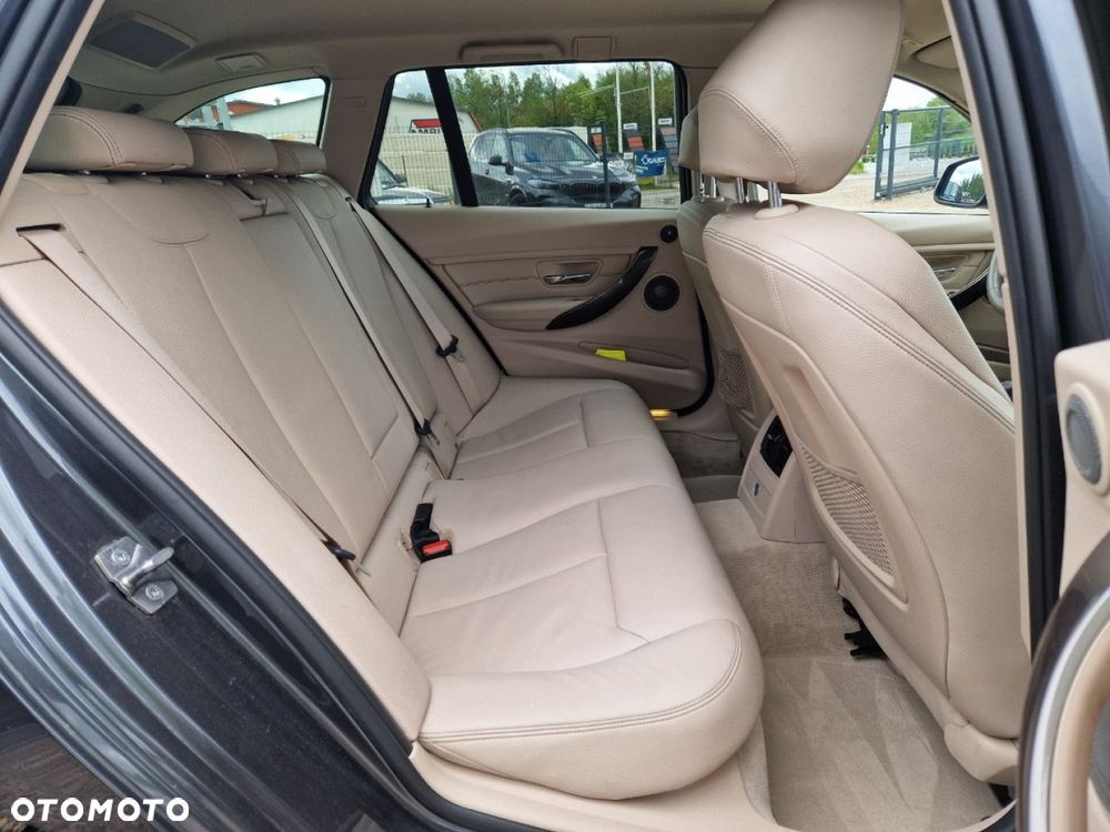 BMW Seria 3 318d Touring Modern Line - 20