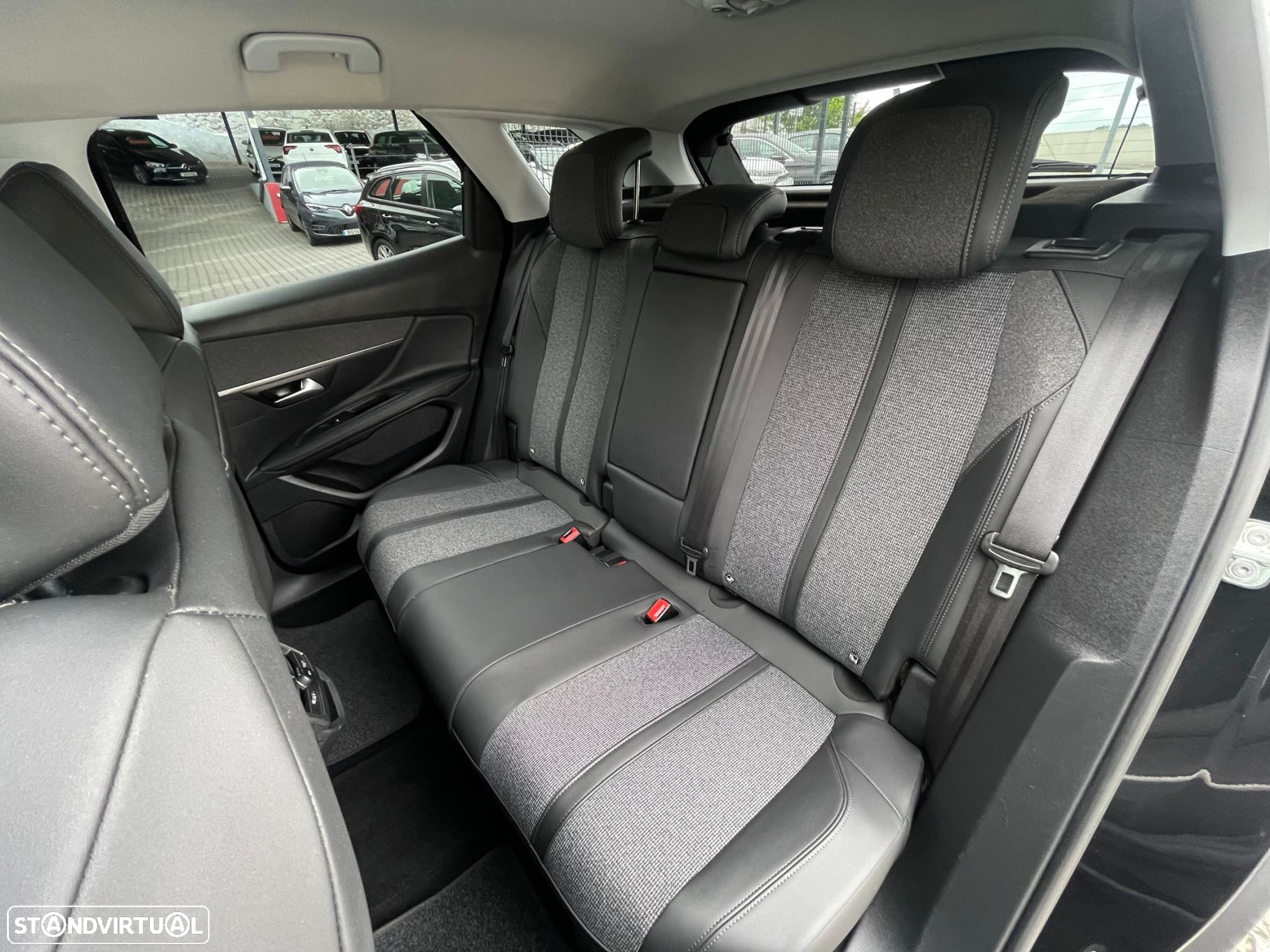 Peugeot 3008 1.5 BlueHDi Allure EAT8 - 42