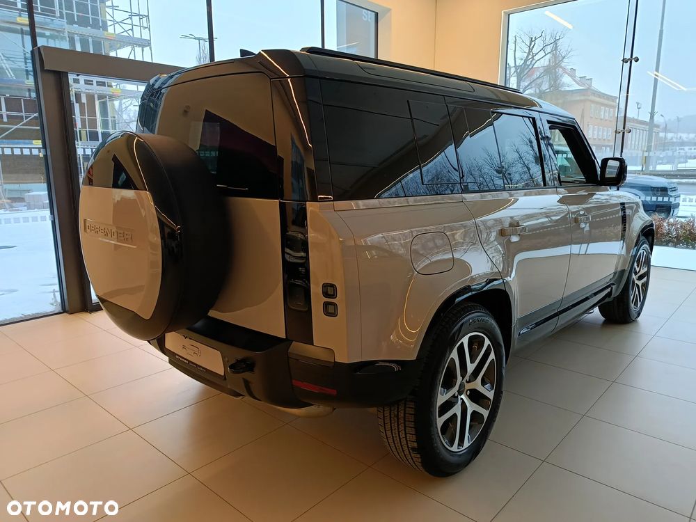 Land Rover Defender - 5