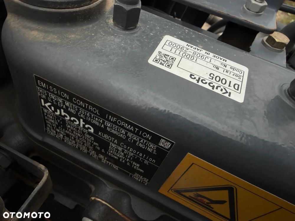Hamm HD 8VV  Walec Terenowo Drogowy do Asfaltu z OBCINAKIEM BOCZNYM Hydraulicznym! 2 tony. Import Norwegia 2017 rok. 624 mtg. Silnik KUBOTA 3 cylindry. Maszyna nie różni się od Nowej z salonu! Serwisy w Dekra AKTUALNE 2026rok. Zero zniszczeń IGŁA !! Gotowy do długiej pracy. Po dużych serwisach eksploatacyjnych w Norwegii. Walec pochodzi z urzędu Komunalnego w Norwegii od pierwszego właściciela. Jego historia od nowości to lekkie inwestycje miejskie! Jedyna taka okazja! Bardzo mały walec a moc Potężna! Ani deka luzów i wycieków. OKAZJA. Zraszacze na dwa bębny. Ubijanie na dwa lub jeden bęben. Siła ubijania regulowana! - 14