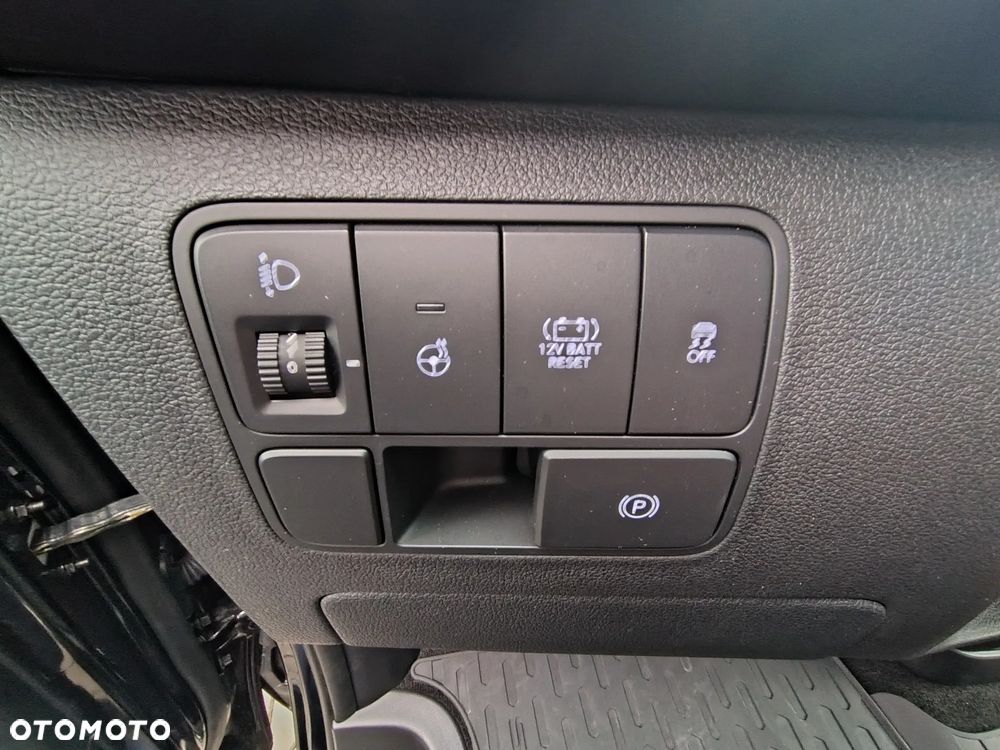 Hyundai Staria 1.6 T-GDI HEV Luxury - 16