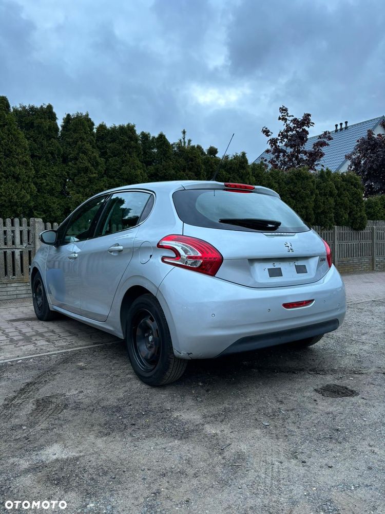 Peugeot 208 - 5