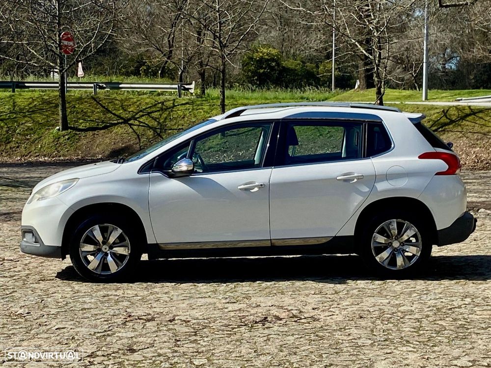 Peugeot 2008 1.2 PureTech Allure - 4