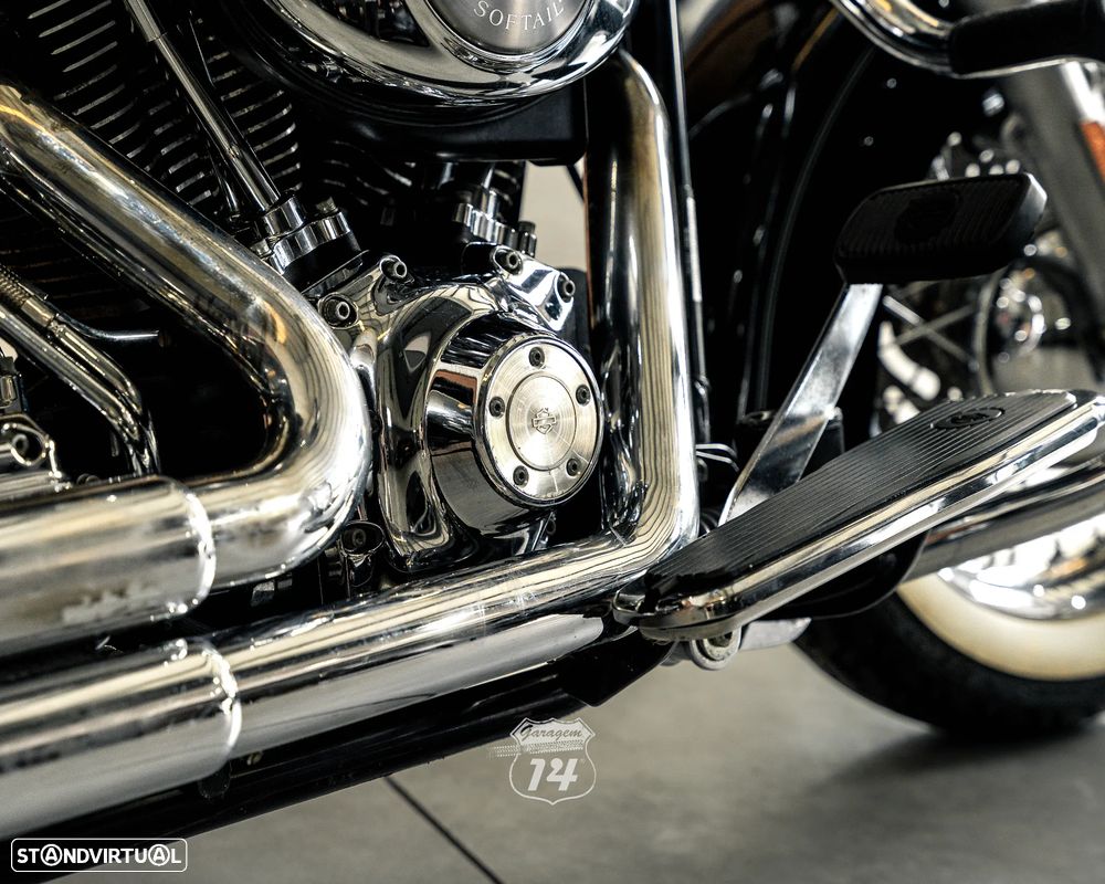 Harley-Davidson FLST Softail Deluxe - 15