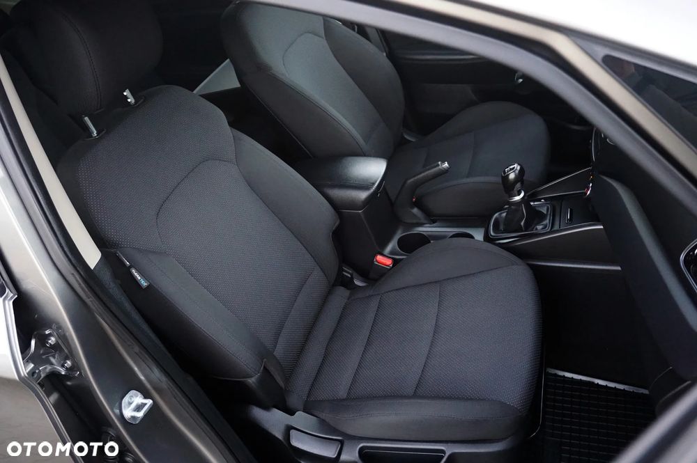 Kia Carens 1.6 GDI Dream Team Edition - 24