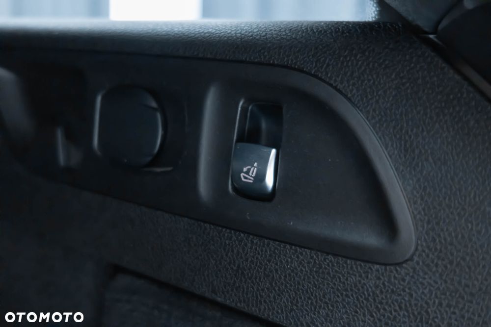 Mercedes-Benz Klasa E 300 de 4Matic 9G-TRONIC AMG Line - 39